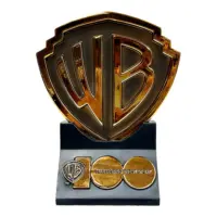 Warner Brothers 100 Gold Commemorative Shield 20cm Figurines Medium (15-29cm)