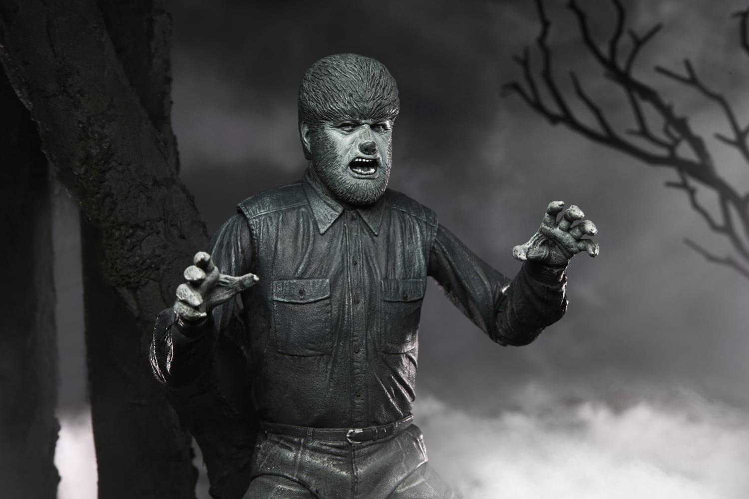NECA Universal Monsters (B/W) Wolf Man Ultimate 7 Inch Scale Action Figure 7" Figures 21 NECA Universal Monsters (B/W) Wolf Man Ultimate 7 Inch Scale Action Figure 7" Figures 21