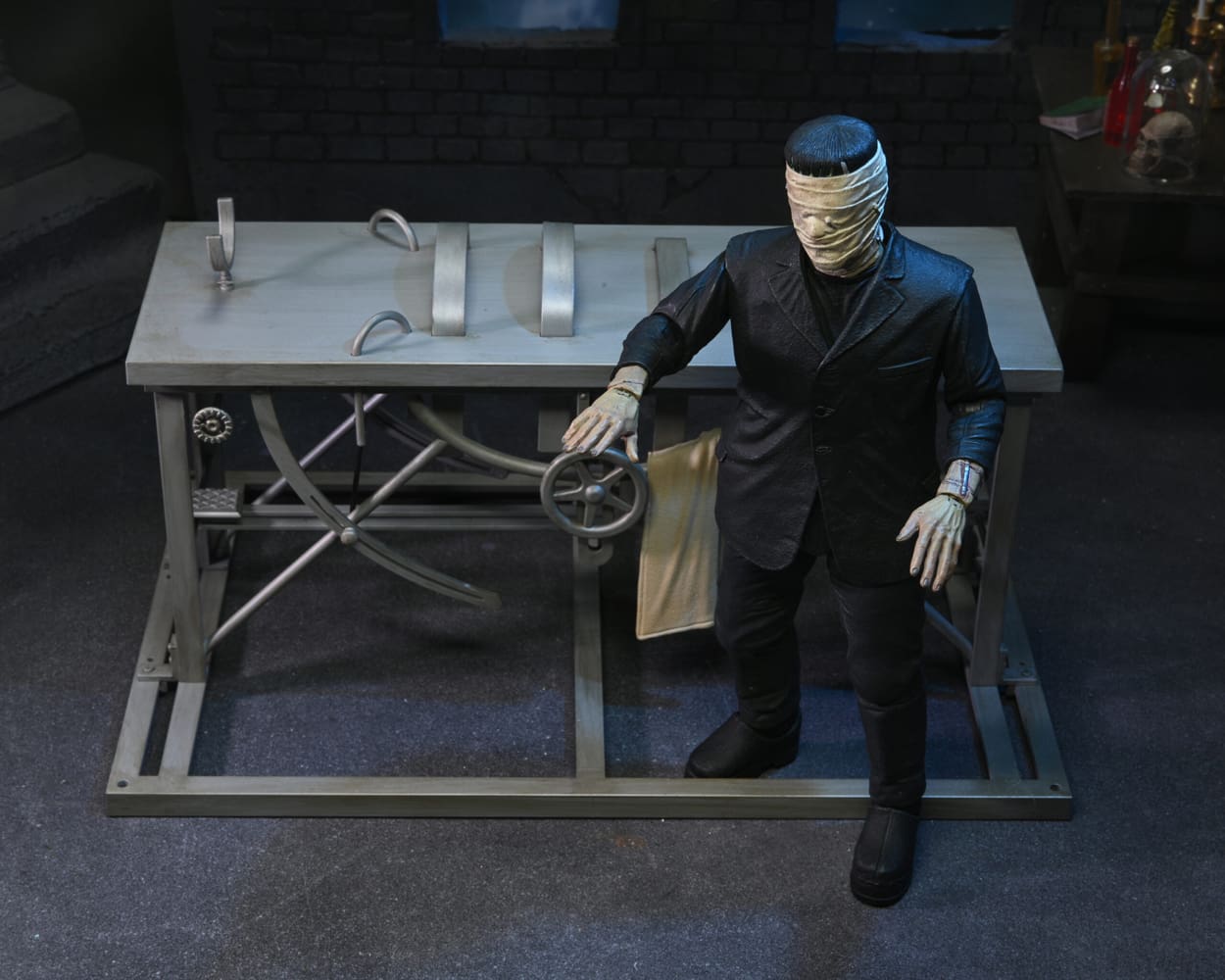 NECA Universal Monsters Frankenstein 7 Inch Scale Action Figure Accessory Pack 7" Figures 27 NECA Universal Monsters Frankenstein 7 Inch Scale Action Figure Accessory Pack 7" Figures 27