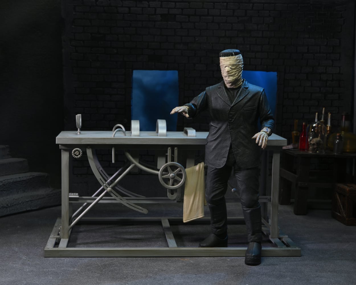 NECA Universal Monsters Frankenstein 7 Inch Scale Action Figure Accessory Pack 7" Figures 17 NECA Universal Monsters Frankenstein 7 Inch Scale Action Figure Accessory Pack 7" Figures 17