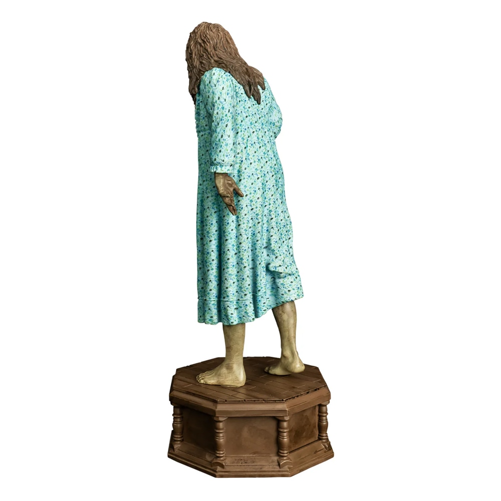 The Exorcist Regan 12 Inch Resin Statue Trick or Treat Studios Figurines Large (30-50cm) 5 The Exorcist Regan 12 Inch Resin Statue Trick or Treat Studios Figurines Large (30-50cm) 5