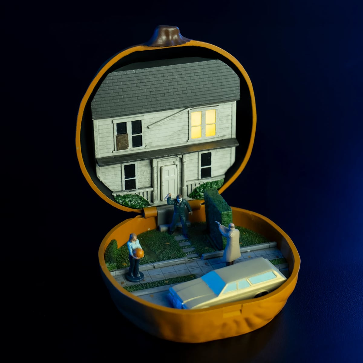 PRE-ORDER Halloween (1978) Myers House Pumpkin Micro Maniacs Playset Trick or Treat Studios Toys PRE-ORDER Halloween (1978) Myers House Pumpkin Micro Maniacs Playset Trick or Treat Studios Toys