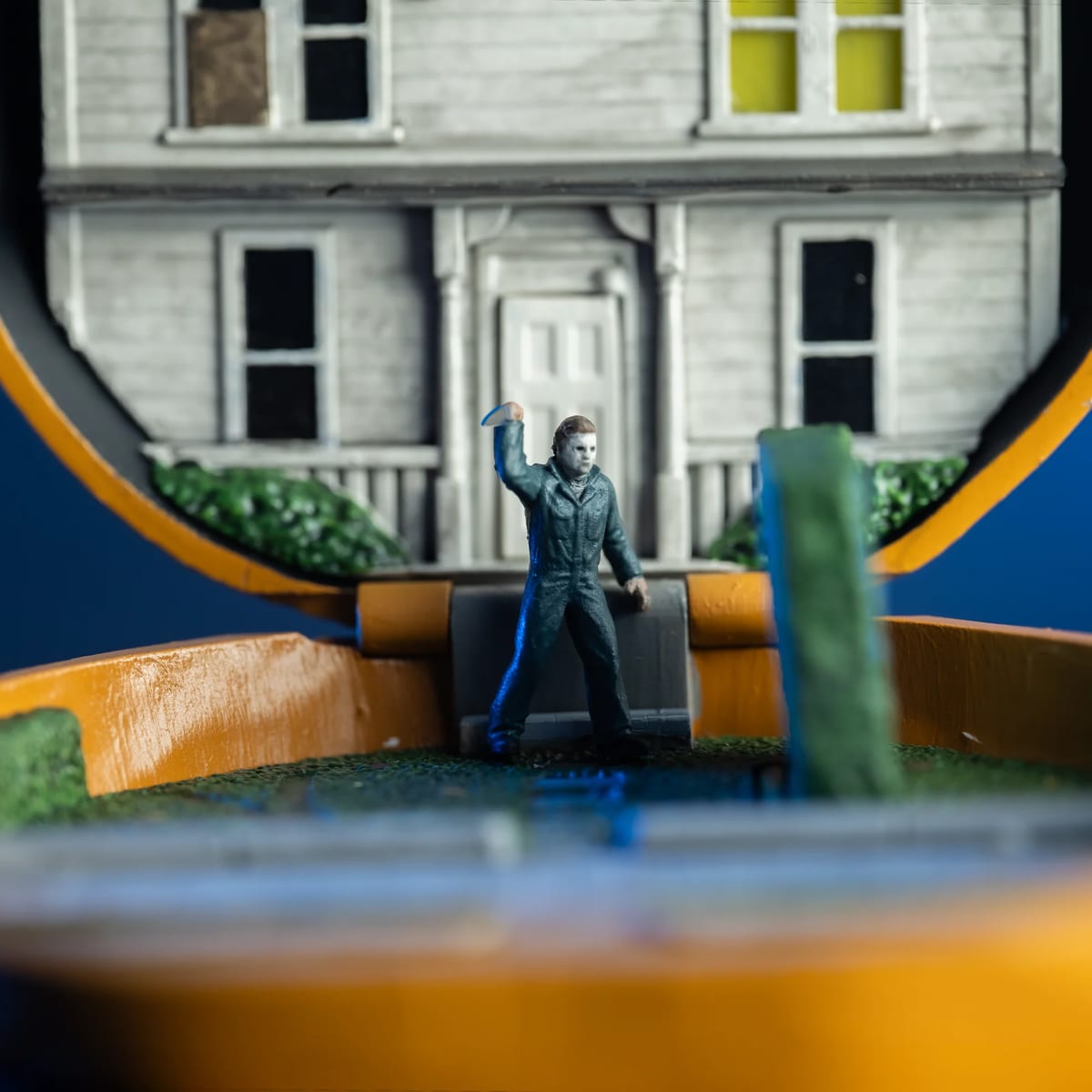 PRE-ORDER Halloween (1978) Myers House Pumpkin Micro Maniacs Playset Trick or Treat Studios Toys 11 PRE-ORDER Halloween (1978) Myers House Pumpkin Micro Maniacs Playset Trick or Treat Studios Toys 11